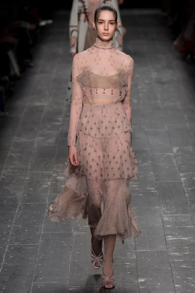 Look 17